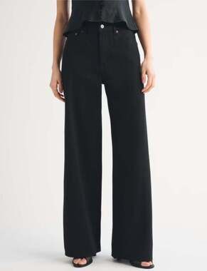 Abercrombie No Fade High Rise Wide Leg Jean in Black Size 27
